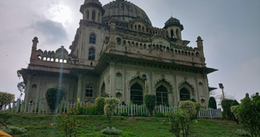 Begum Hazrat Mahal Park: Exploring with 10+ Tranquil Beauty 2 | LucknowBuzz Begum Hazrat Mahal Park: Exploring with 10+ Tranquil Beauty - Lucknow Buzz | Lucknow City Guide
